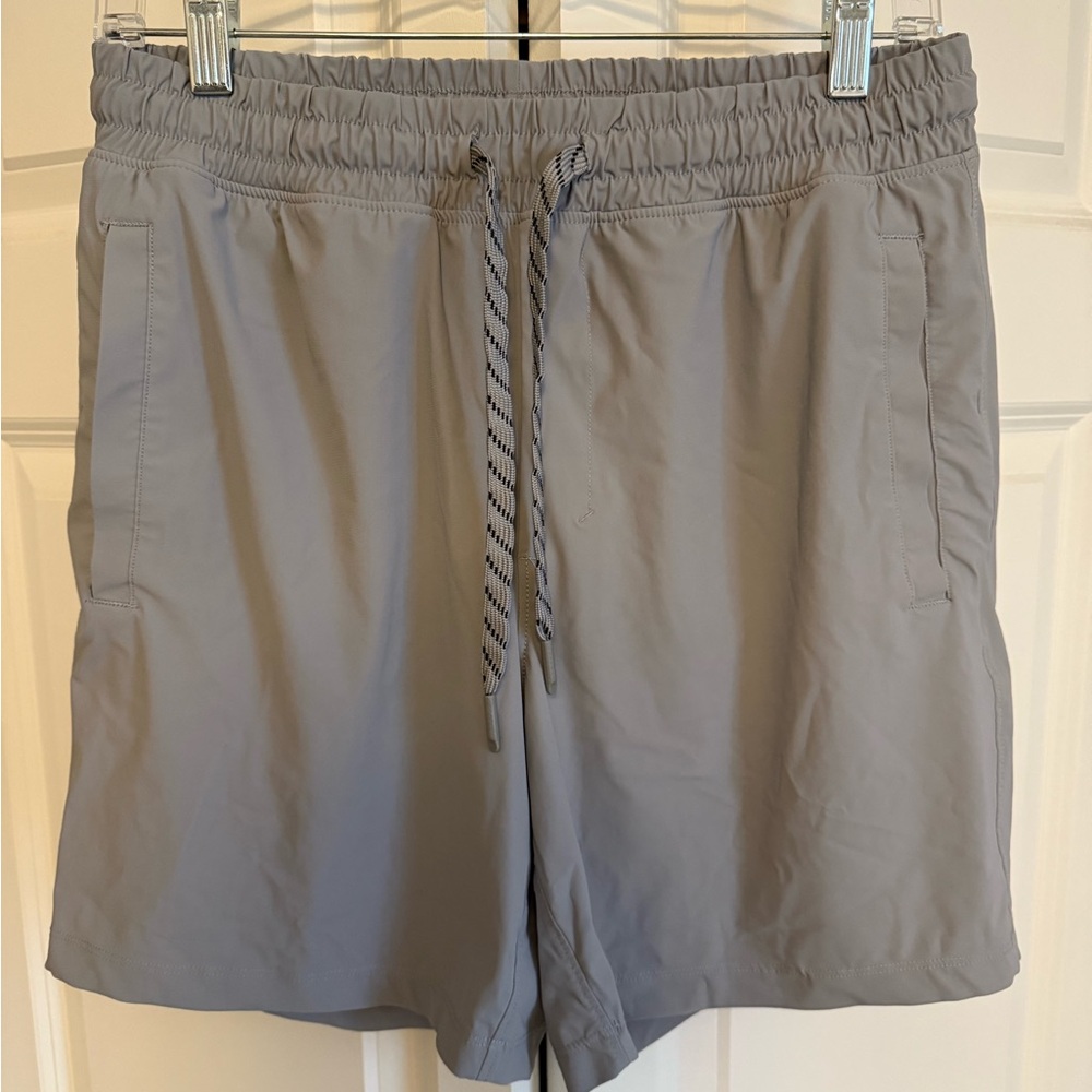 90 Degree By Reflex Men’s Athletic Shorts in Light Gray